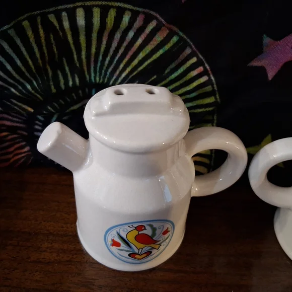 Vintage Milk Pail Salt And Pepper Shakers Pitcher Dutch Sign Pheasant Heart - Picture 6 of 16